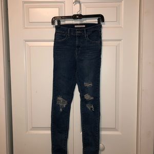 Super Skinny Distressed Levi Jeans